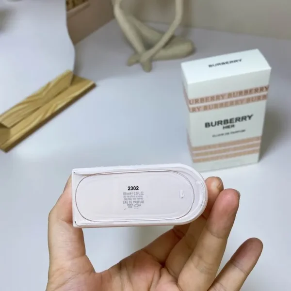 Burberry 100ml  (4) - Image 3