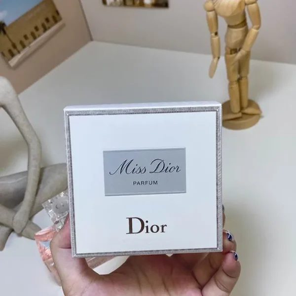 Miss Dior Essence Miss Dior Parfum 2024 - Image 4