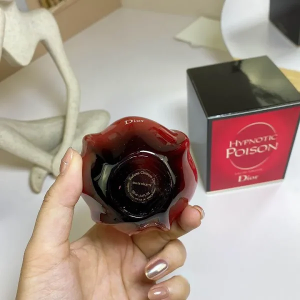 Dior's enchanting flower Red Poison Lady eau de toilette 100ml - Image 4