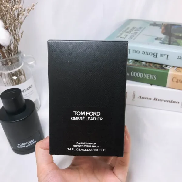 Tom Ford Ombré Leather (2018) is a black leather fragrance for women and men 100ml - Image 2