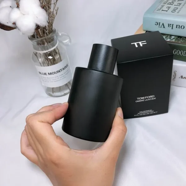 Tom Ford Ombré Leather (2018) is a black leather fragrance for women and men 100ml - Image 4