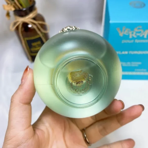 Versace Dylan Blue Eau de Toilette 100ml - Image 3