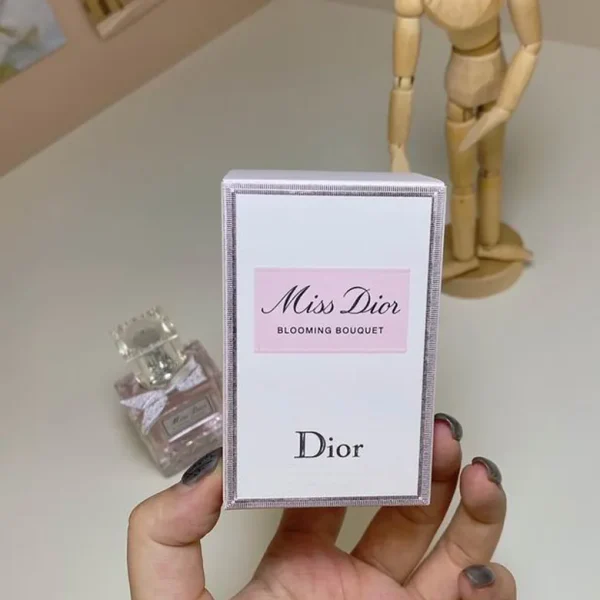 Dior Floral Sweetheart Classic Women's perfume 30ml - Image 3