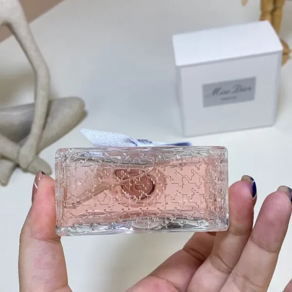 Miss Dior Essence Miss Dior Parfum 2024 - Image 5