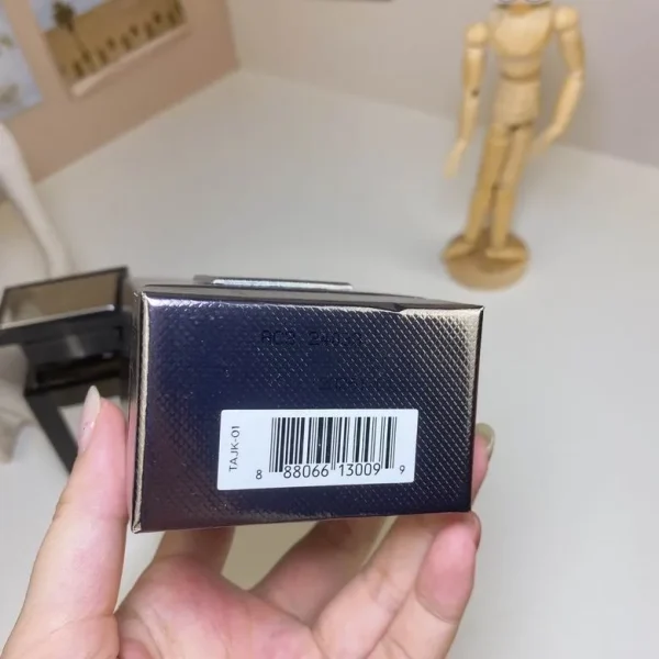 TF Tom Ford Oud Wood Parfum Alloy Standard Unisex Perfume 100ml - Image 3