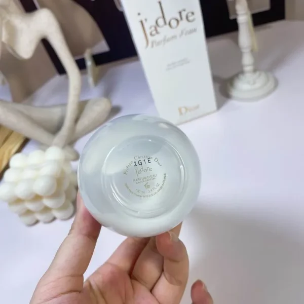 Dior New Product | True Me Pure White Fragrant Song - Image 4