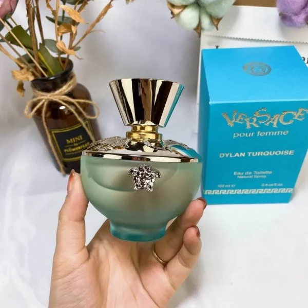 Versace Dylan Blue Eau de Toilette 100ml - Image 4